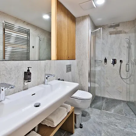 מלון Palace 4*